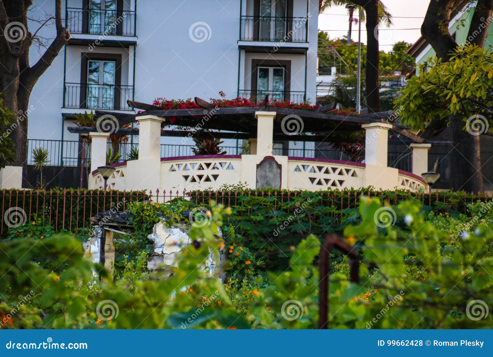 zona velha - old city of funchal, madeira